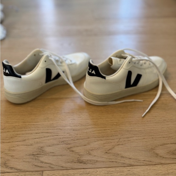 VEJA Campo Sneakers - Extra White/Black - Size 8 - Picture 7 of 8